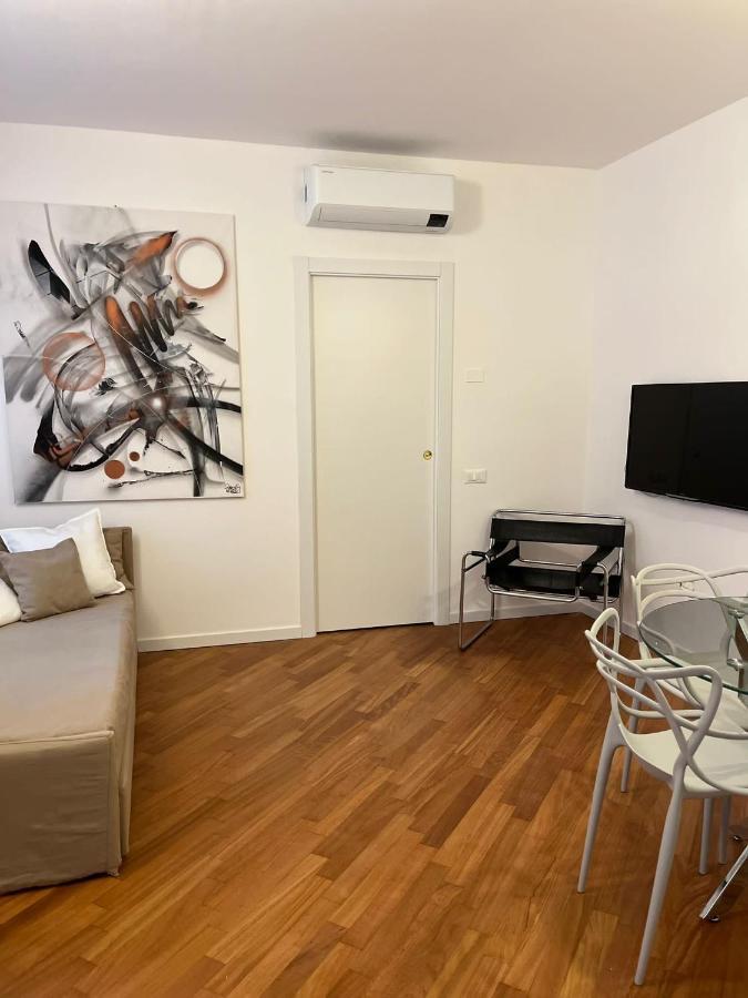 Casa Vercelli Delizioso Bilocale Moderno Nella Vecchia Milano ภายนอก รูปภาพ